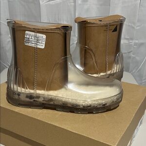 UGG Clear Ankle Boots with Shearling Lining New In Box Size 7